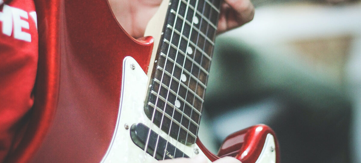 Best Electric Guitars Under 800 Dollars