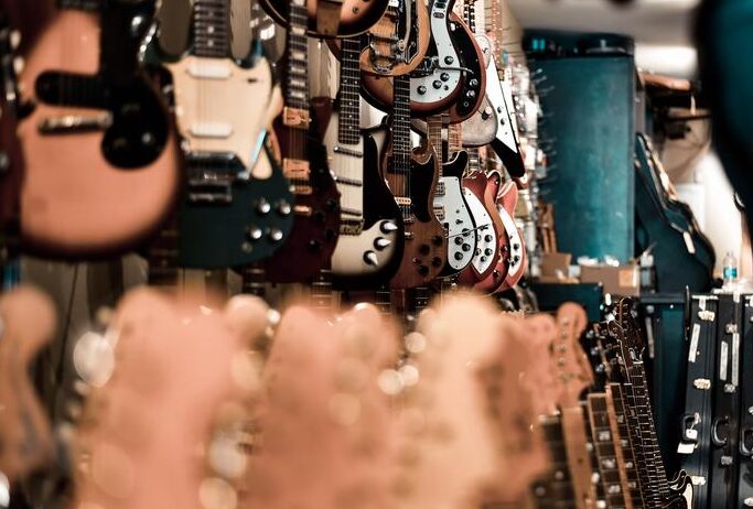 The Best 7 String Guitars Under 1000 Dollars