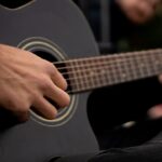 how to buy an acoustic guitar for beginners