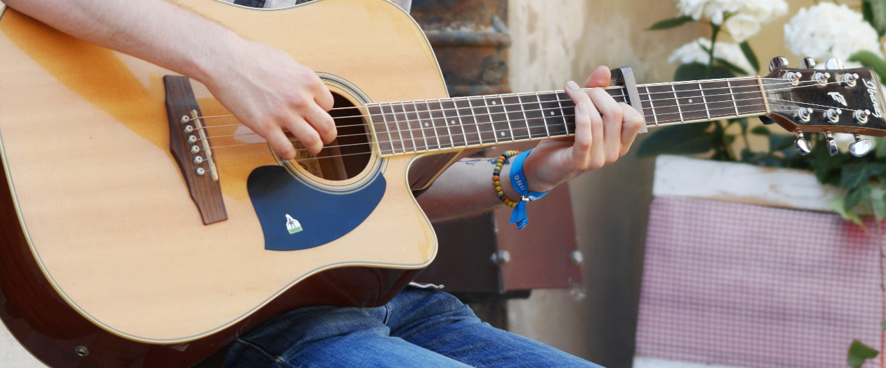 The Best Beginner Acoustic Guitar for Teenagers Guitar Glissando