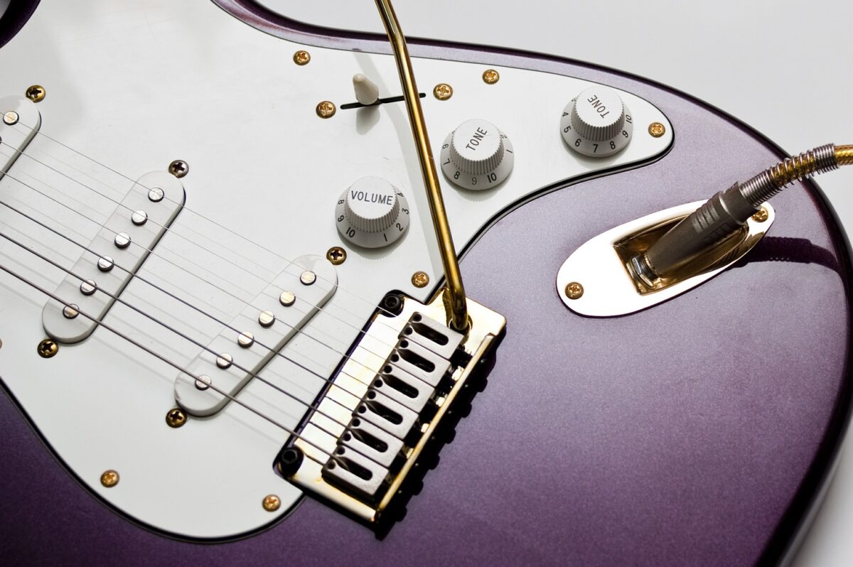 good electric guitars under $200