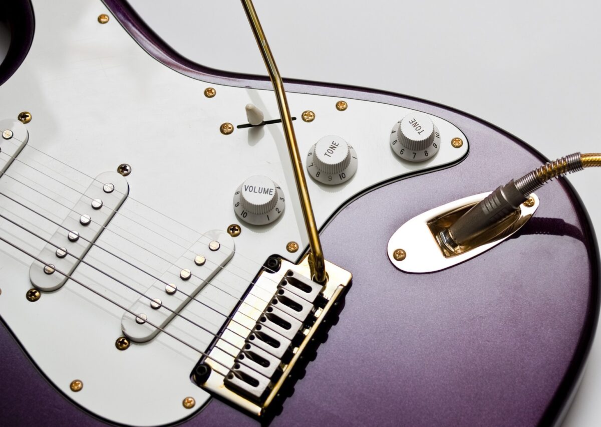 what is a good electric guitar to start with