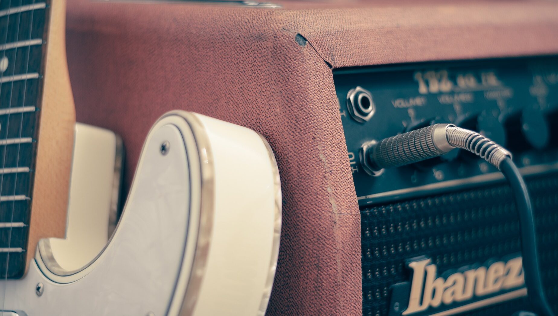 How to Hook up Electric Guitar to Amp Guitar Glissando