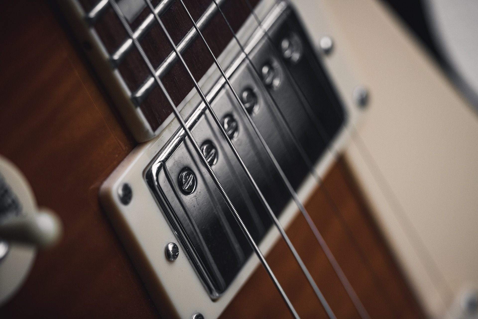 The Best Electric Guitar Strings for a Beginner Guitar Glissando